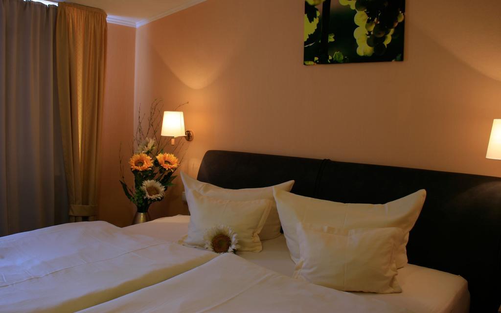 Weinhotel Sonnenschein ارنست الغرفة الصورة